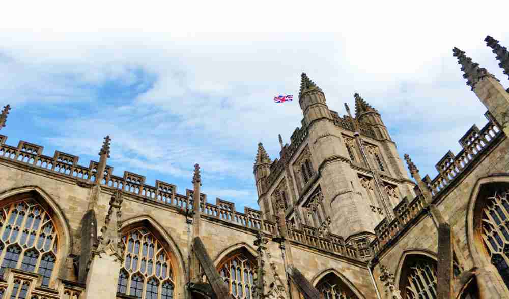 The outside of Bath Abbey lookuping up to the sky