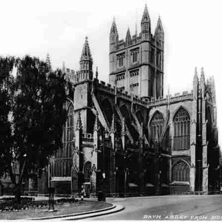 An old, black and white photo of the outside of Bath Abbey